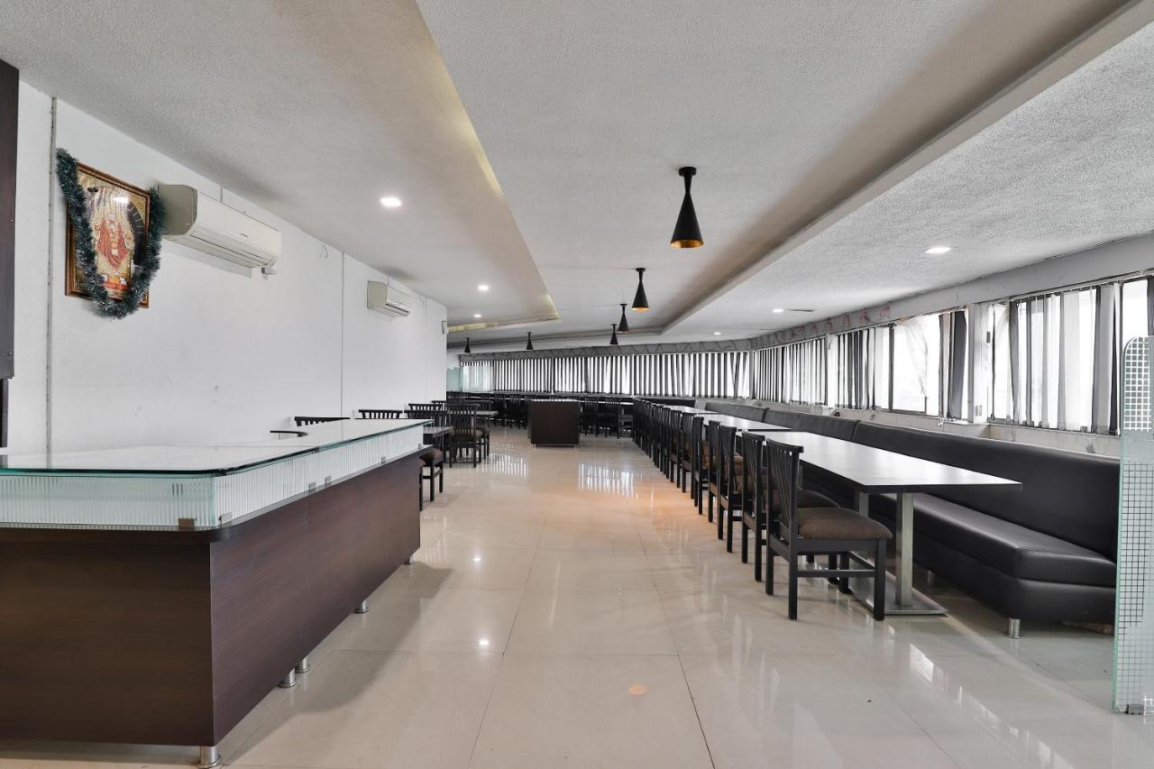 Oyo 19637 Hotel Mansi Sherotene Vapi Exterior photo